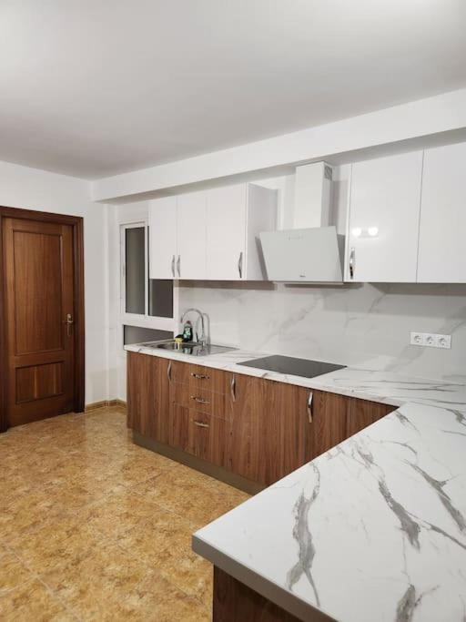 Lujoso Apartamento Vacacional Carrizal Exterior foto